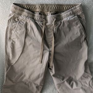 Mens GAP iconic khaki joggers, medium